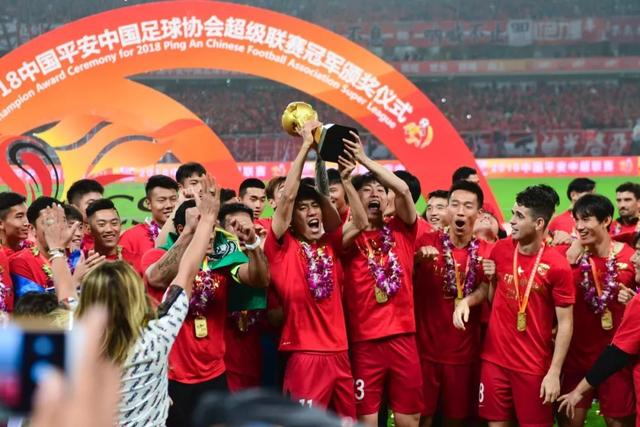 足坛一夜动态：阿森纳0-3吞赛季首败，国米2-2罗马，巴萨3-1复仇